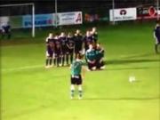 Gặp họa vì pha dàn xếp đá phạt kỳ quái