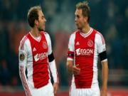 Ajax học Messi và Alves chơi "bóng chuyền"