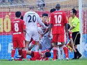 Một trợ lý trọng tài bị treo cờ hết lượt đi