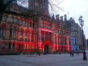 Thành Manchester chao đảo vì tình, tiền