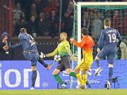 Người hùng Victor Valdes: Vàng thật không sợ thử lửa