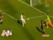 Bàn thắng không thể "ảo" hơn: Khi cầu thủ kiến tạo là...thổ địa