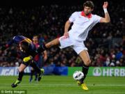 Arsenal theo đuổi trung vệ của Sevilla