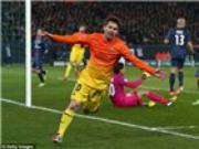 Pha kiến tạo đến Xavi cũng phải "chào thua" của Alves