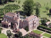 Beckham rao bán “biểu tượng gia đình”