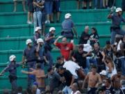 Phong độ chói sáng của Ronaldinho bị che mờ bởi bạo loạn