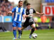 Hoà may Wigan, Tottenham run rẩy trong cuộc đua Top 4