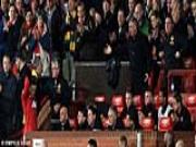 Rooney từ chối bắt tay Alex Ferguson: Vết mờ nơi chiếc cúp bạc của Man Utd