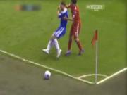 Trước đây, Suarez từng tặng Ivanovic 1 quyền, 1 cước