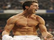 Messi không phải là đối thủ của Ronaldo