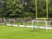 Bàn thắng "ma" có một không hai