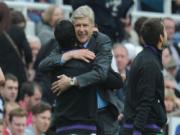 Thắng nhọc Newcastle, HLV Wenger ngợi khen học trò