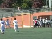 Pha "xâu kim" siêu nghệ thuật của cầu thủ nhí