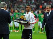 Ashley Cole bị "ném đá" vì bỏ họp báo cùng tuyển Anh