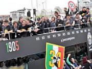 Juventus đón cúp vô địch: Đây là Juve vĩ đại nhất?