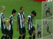 Màn ăn mừng đặc sắc của Ronaldinho: Tụt quần quá gối & quăng lựu đạn