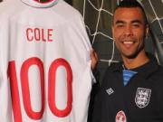 Ashley Cole đeo băng thủ quân đội tuyển Anh