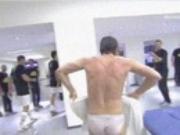 HLV Conte bị lột sạch đồ trong ngày vui chiến thắng của Juve