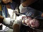 Cựu sao Chelsea muốn nhận nuôi em bé bị bỏ rơi trong ống nước thải