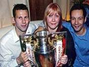 Ryan Giggs bị em trai tố là kẻ bất hiếu