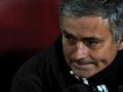 Khoảnh khắc “nghịch ngợm” đầy hài hước của Mourinho