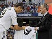 Sốt chuyển nhượng: Phá kỷ lục của Ronaldo?