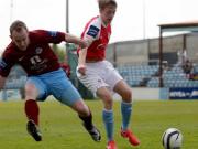 Được hưởng penalty dù bóng chạm tay .... chính mình