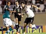 Pato bỏ lỡ trước khung thành trống