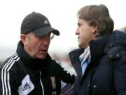 HLV thứ 10 tại Premier League rời "ghế nóng"