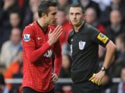 Trọng tài "trẻ người non dạ" cầm còi trận cuối cùng của Alex Ferguson