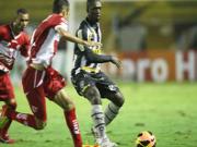 Pha "xâu kim" nghệ thuật của Seedorf