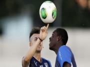 Balotelli lại quậy trên sân tập ở Rio de Janeiro