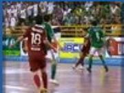 Pha kiến tạo kiểu rabona cực đỉnh trên sân futsal