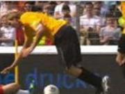 "Ma" đốn ngã cầu thủ trong trận đấu từ thiện