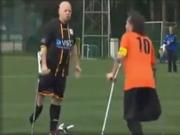 Loạn đả ở trận đấu của các cầu thủ một chân