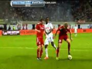 Drogba "choáng" với kỹ thuật của trung vệ Mertesacker