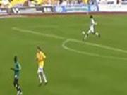 Thủ môn ghi bàn từ khoảng cách hơn 80m