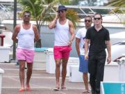 C. Ronaldo mặc đồ điệu đà đi nghỉ mát