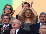 Shakira nhảy cẫng lên sau cú penalty của Pique