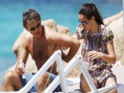 Con gái "rượu" xoa kem chống nắng cho HLV Mancini