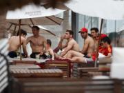 Đưa gái về khách sạn, sao Tây Ban Nha bị trộm tiền