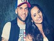 Dani Alves đăng ảnh kỷ niệm một năm yêu bạn gái