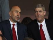 Không danh hiệu trong 8 năm, Wenger vẫn được đề nghị hợp đồng mới