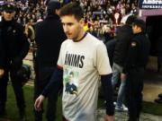 Messi và đồng đội sát cánh cùng Tito trong cuộc chiến chống ung thư