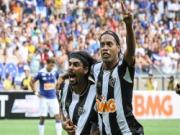 Pha rê bóng như diễn xiếc của Ronaldinho
