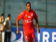 Cầu thủ Peru chữa chấn thương nhờ... xác chết