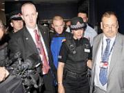 Rooney phải về nước ngay sau khi tới Thái Lan: Dấu hiệu của "phế nhân"