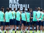 Barcelona: Nhà dột từ nóc