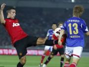Van Persie chấn thương vì "khủng long" David Moyes