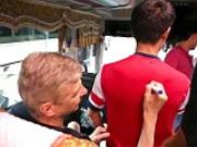 Arsene Wenger chính là .... "Running man"